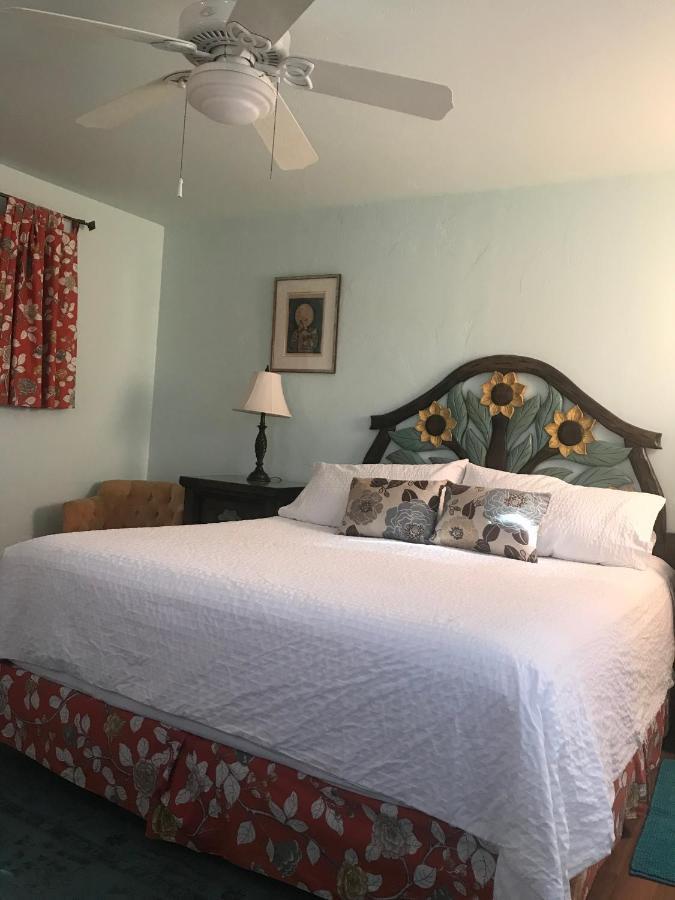 Posada Mariana Bed And Breakfast Catheys Valley エクステリア 写真