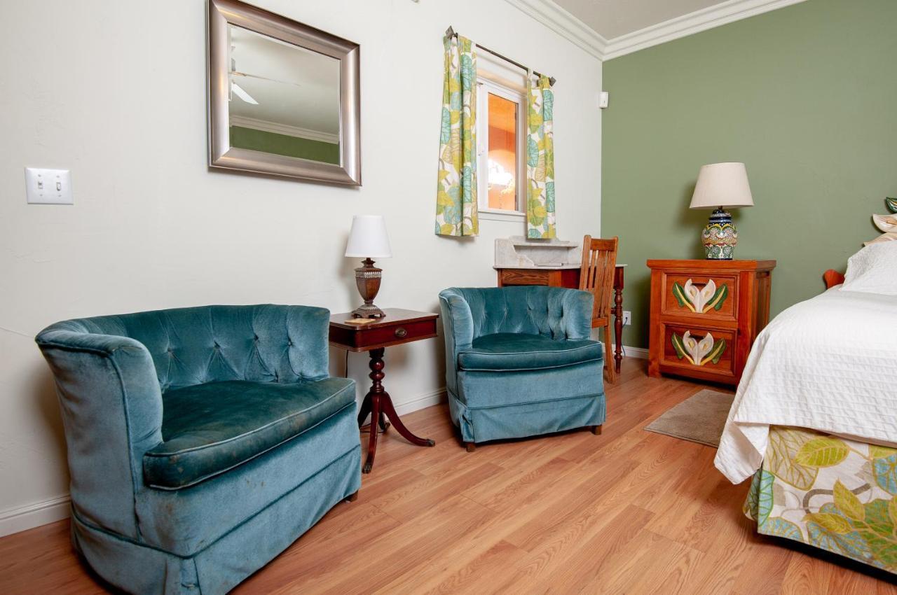Posada Mariana Bed And Breakfast Catheys Valley エクステリア 写真