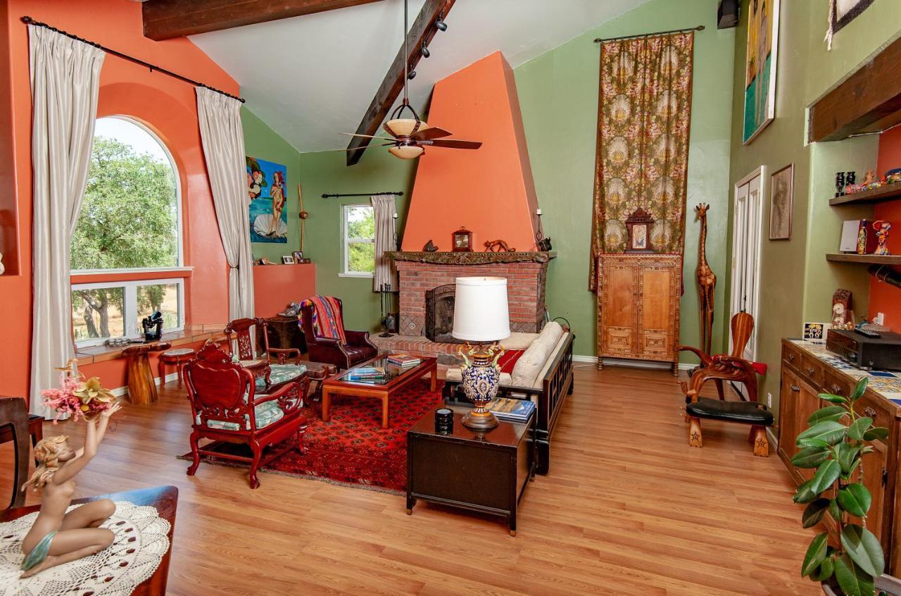 Posada Mariana Bed And Breakfast Catheys Valley エクステリア 写真